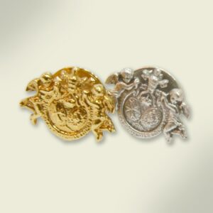 Escudo de solapa en metal. 18x14 mm.